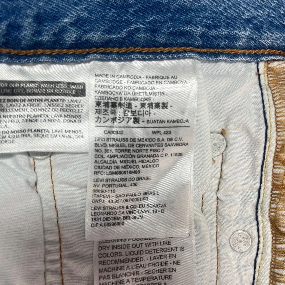 Levi's Premium 501 Long Shorts Women's 26 NWT Blue‎ Distressed Raw Hem Mid Rise